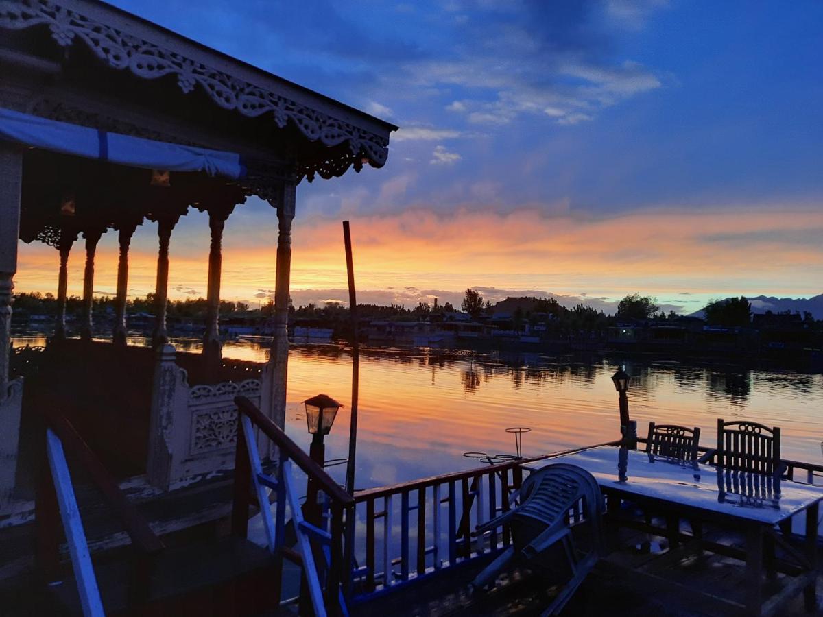 Chicago Group Of Houseboats Srīnagar Exterior foto